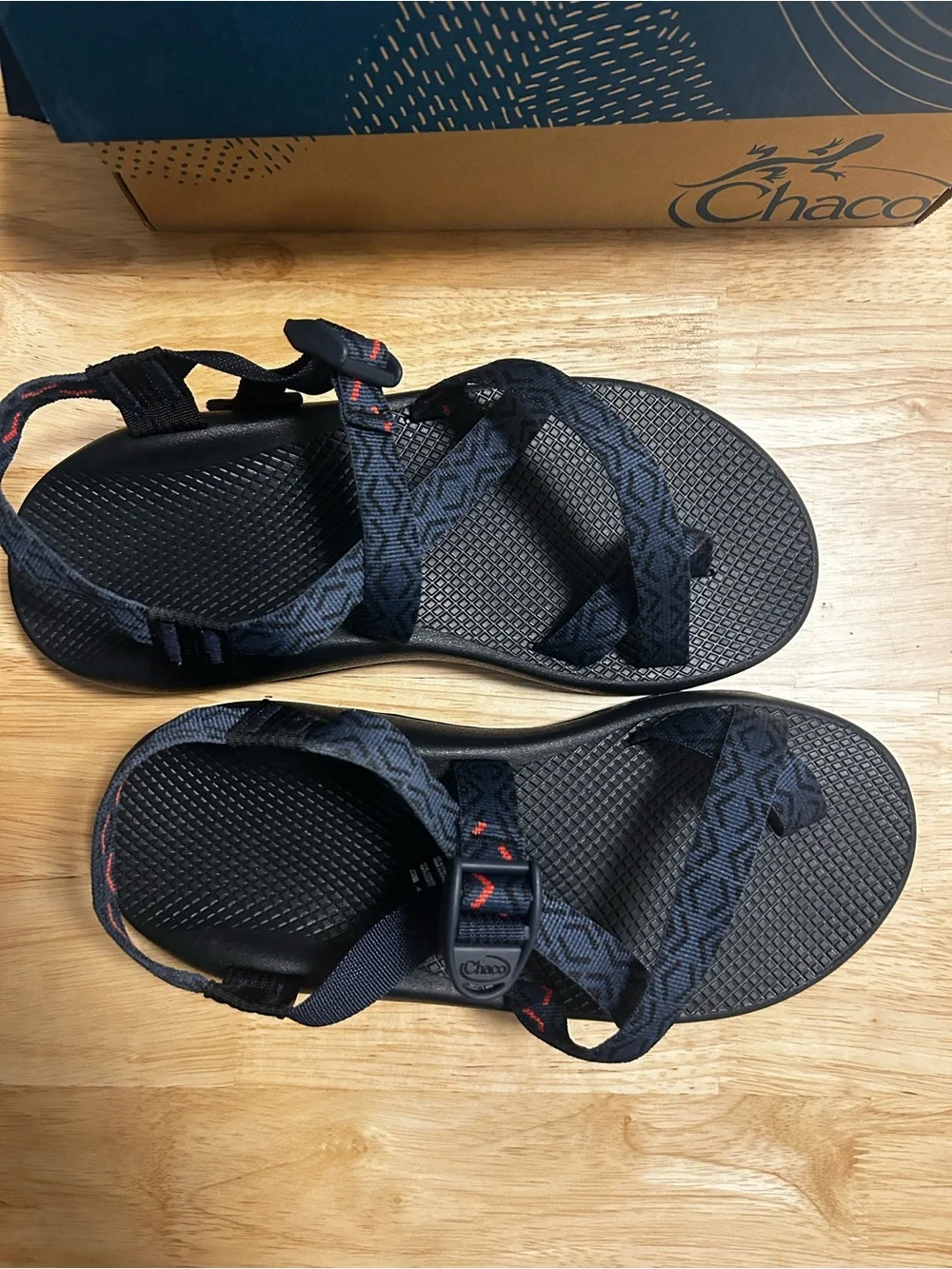 NWT Classic Z2 Chacos Sz 11